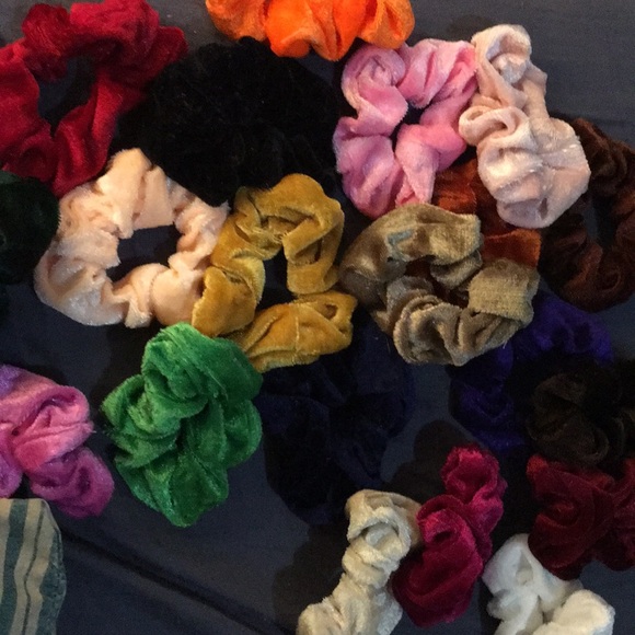 Velvet scrunchies never before worn - Picture 2 of 2
